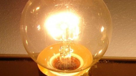 Ало, синът ви пострада от токов удар!