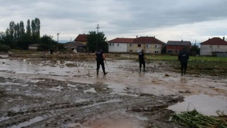Пожарникарите ни издирват хора в Македония