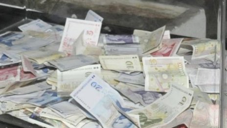 Мошеник взе 8 бона от баба, Цацаров щял да й ги върне 