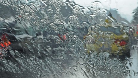 Иде студен фронт от запад, с него и бури