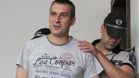 Не пуснаха полицая, обвинен, че е убил родителите си