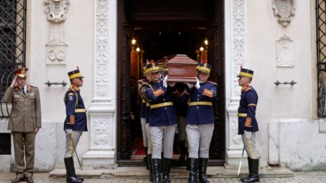 Кралско погребение за некоронована кралица