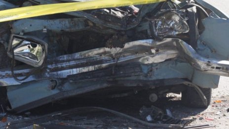 Две коли се удариха на "Хемус", пратиха линейка