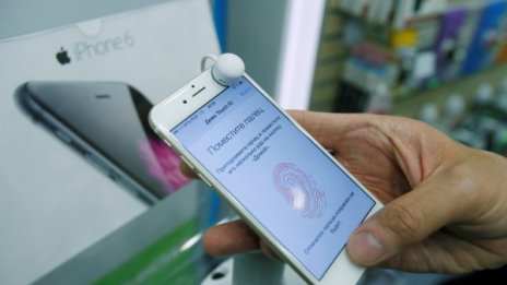Apple продължава да залага на iPhone