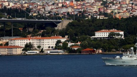 Спряха движението през Босфора заради инцидент