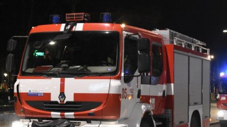 Пожар изпепели няколко контейнера и павилион в Пловдив