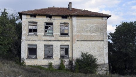 Едно училище като много други. В едно село като много други... 