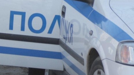 Полицаи иззеха авточасти и документи от гараж в Перник