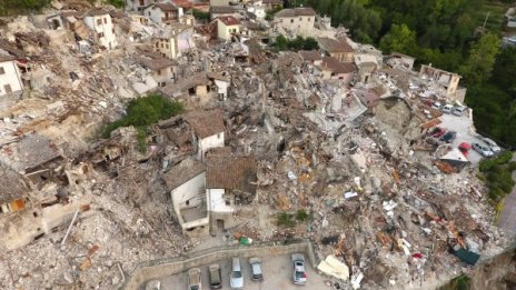 8-годишната Джулиана умря под руините, но спаси сестричката си