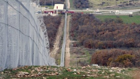 Спряха над 600 бежанци на границата с Турция за 3 дни