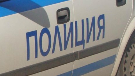 Пуснаха затворник за операция, хванаха го да кара мигранти