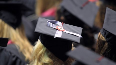 На война с миграцията: Село плаща стипендии за висшисти