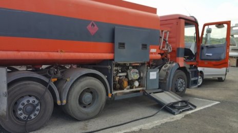 3 тона нелегален дизел иззеха от пристанището в Созопол