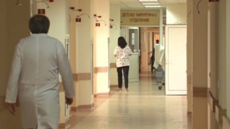 Болницата във Враца лекува на магия, чака я фалит