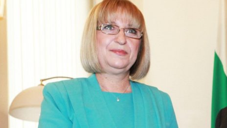 И Цачева отрече: Не съм кандидат-президент!