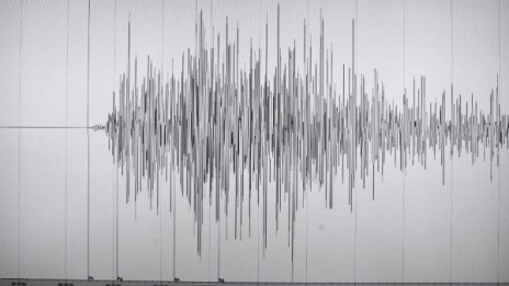 Лек трус регистрираха край Приморско