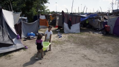 Унгария праща 3000 полицаи на сръбската граница