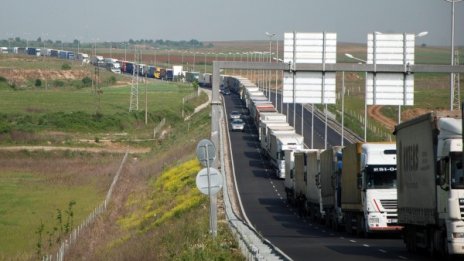Колони от ТИР-ове на част от граничните ни пунктове
