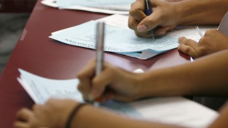 Иновативно CV: Тийнейджър се продава. Би работил за пари! 