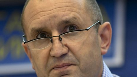 Има още много да учи, рече Михов за Радев