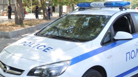 Въоръжен и маскиран: Полицай обра бензиностанция