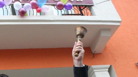 Нов закон и нови програми. Звънецът удря за 66 611 първолаци
