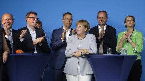 Меркел иска бежанците да се интегрират на трудовия пазар