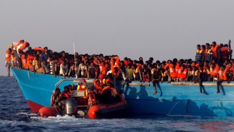 Само досега: 300 000 нови мигранти в Европа