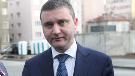 Горанов vs. бизнеса за праговете и заплатите  