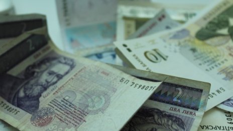 С 20 бона от терасата баба "хвана" полицаи 