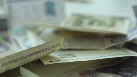 Две баби хвърлиха пари в торбички на ало измамник