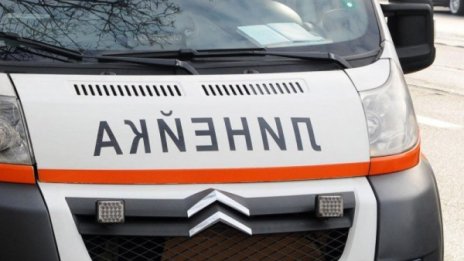 Момче се потроши в училище, скочи от стълбище