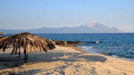 100 хил. българи пак на път към Гърция, хотелите вдигнаха цените