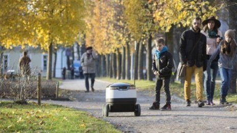 Футуристични роботи разнасят доставки в Дюселдорф
