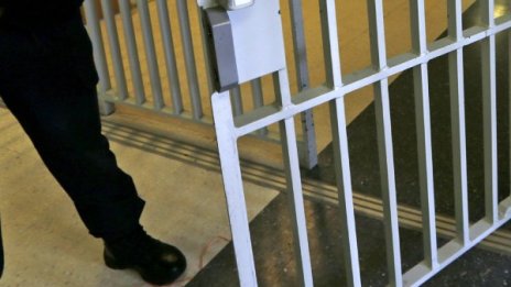 Закопчаха сериен нападател на църкви в Рим