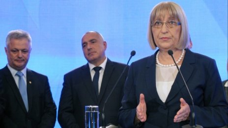 Цачева уверена: Имам качества, подходяща съм за президент