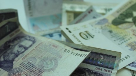 Осъдиха крадла, системно си взимала пари от инвалид