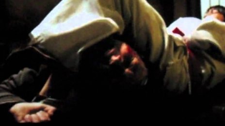 Ученическа гавра: Задните части &ndash; в лицето