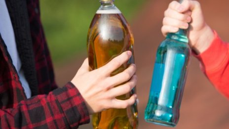 Биричка, винце... учениците ни си пийват порядъчно