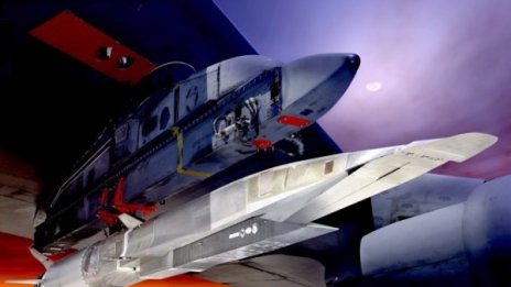 Boeing – по петите на Мъск към Марс
