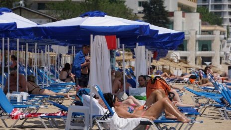 Хем боли, хем сърби: Туристите по морето с рекорд, но пък бедни!