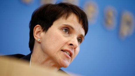Лидерката на дясна партия в Германия сравни мигрантите с тор