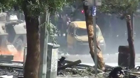 Двама атентатори камикадзе се самовзривиха край Анкара