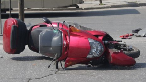 Починал е мъж, ударил се с мотопед в дърво