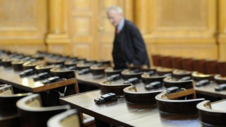 Ваканцуване преди вота! Депутатите на работа чак на 9-и