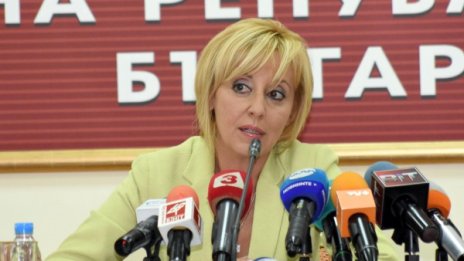 Мая Манолова слезе при миньорите под земята. До заплата!