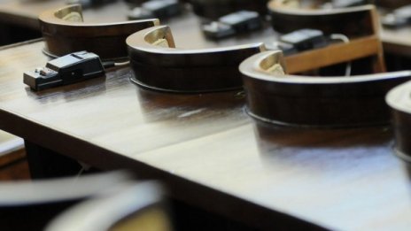 Депутатите си ваканцуват и прибират едни пари – 5344 лв. на калпак