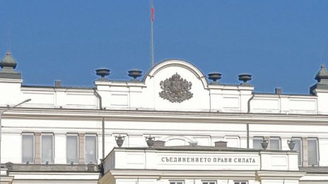 След разпореждане на Борисов – депутатите на работа във вторник 