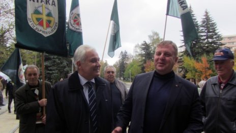 Някои се хванаха за гушите, патриотите – ръка за ръка!