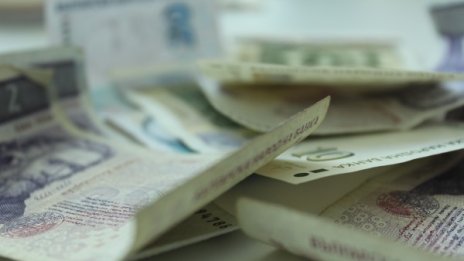 Измами, измами... Двама русенци дадоха 11 200 лева